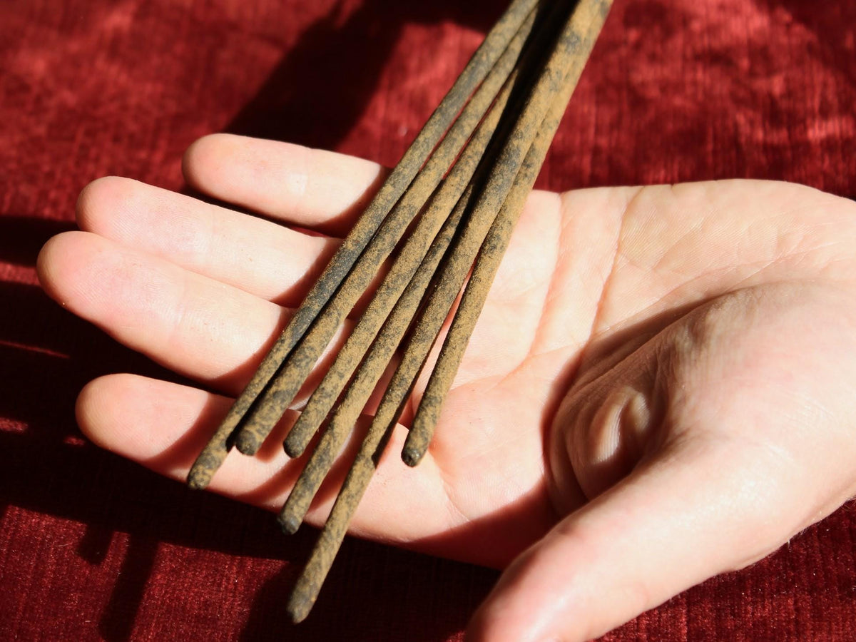 VETIVER - Hand rolled incense sticks from the Himalayas